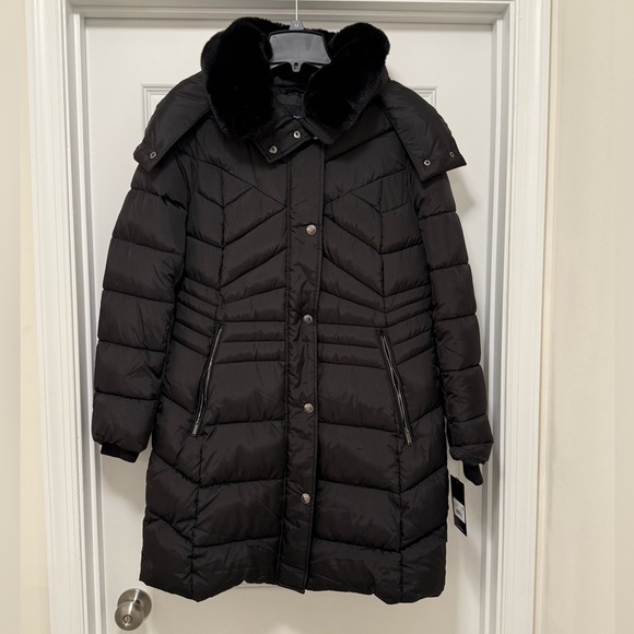 London Fog Jackets & Blazers - London Fog Women's Black Puffer Jacket with Detachable Faux Fur and Hood